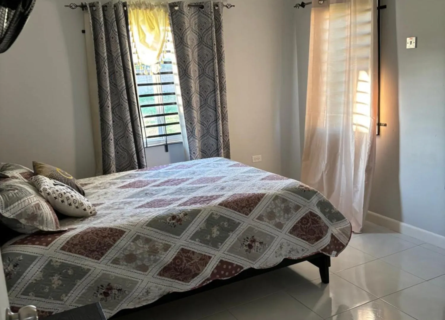 New Cozy Entire Home 2 Bedroom- Ac, Wifi, 24 Hour Security, Smart Tv Old Harbour Τζαμάικα