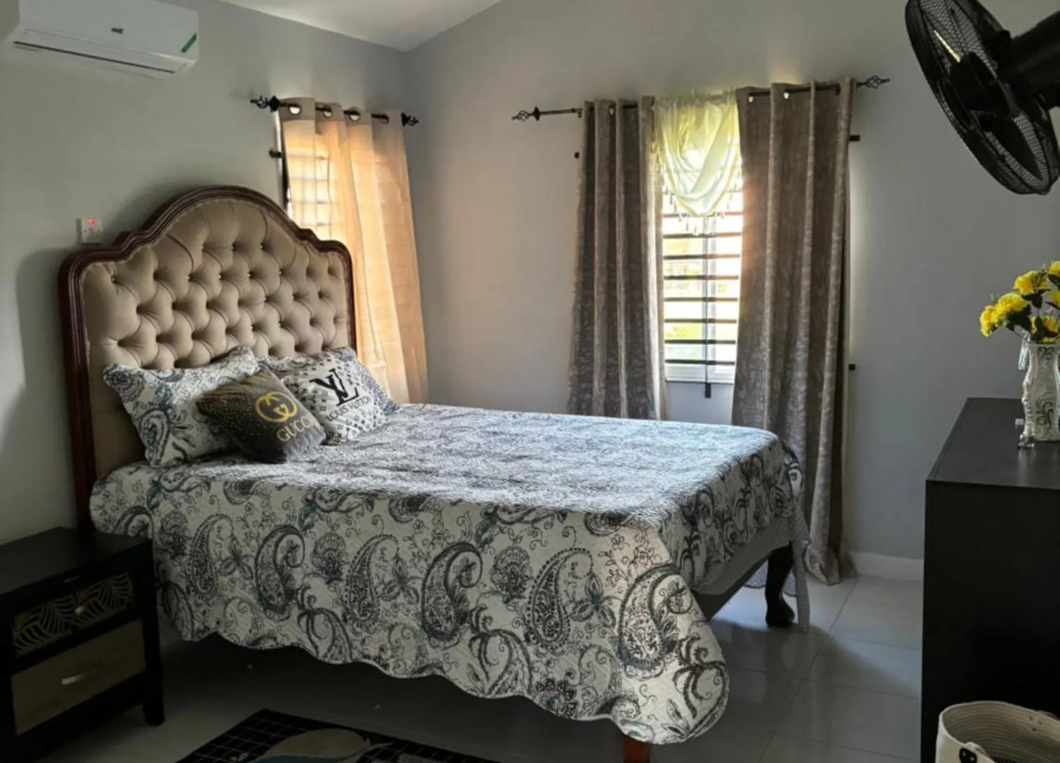 New Cozy Entire Home 2 Bedroom- Ac, Wifi, 24 Hour Security, Smart Tv Old Harbour