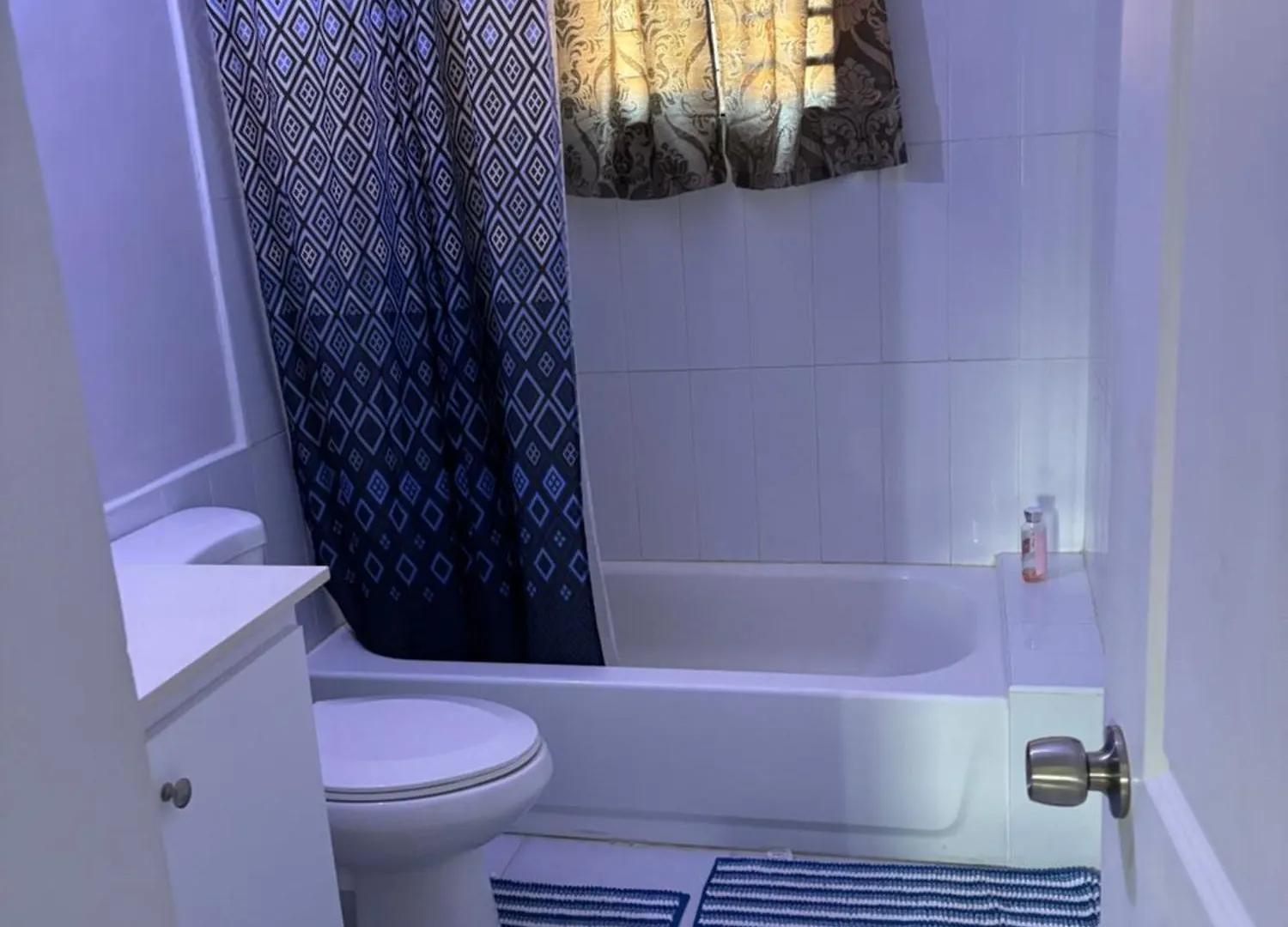 New Cozy Entire Home 2 Bedroom- Ac, Wifi, 24 Hour Security, Smart Tv Old Harbour