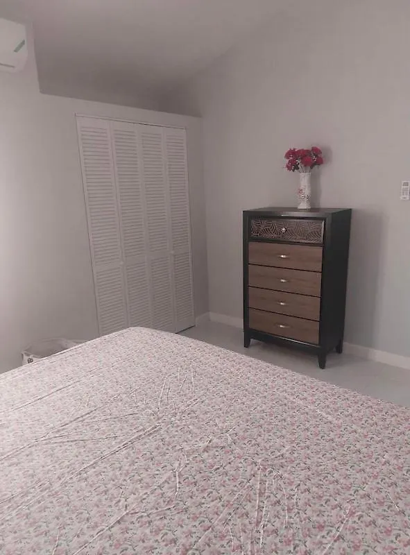 New Cozy Entire Home 2 Bedroom- Ac, Wifi, 24 Hour Security, Smart Tv Old Harbour Bed and Breakfast